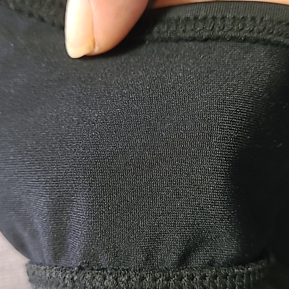 One piece, no brand black color - Picture 13 of 15